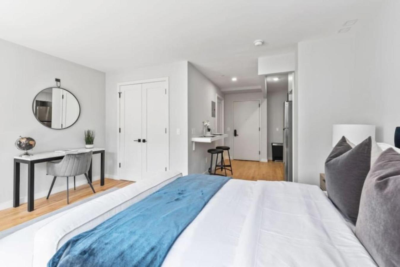 Apartmán Luxe Studio With Charming Juliet Balcony New York Exteriér fotografie
