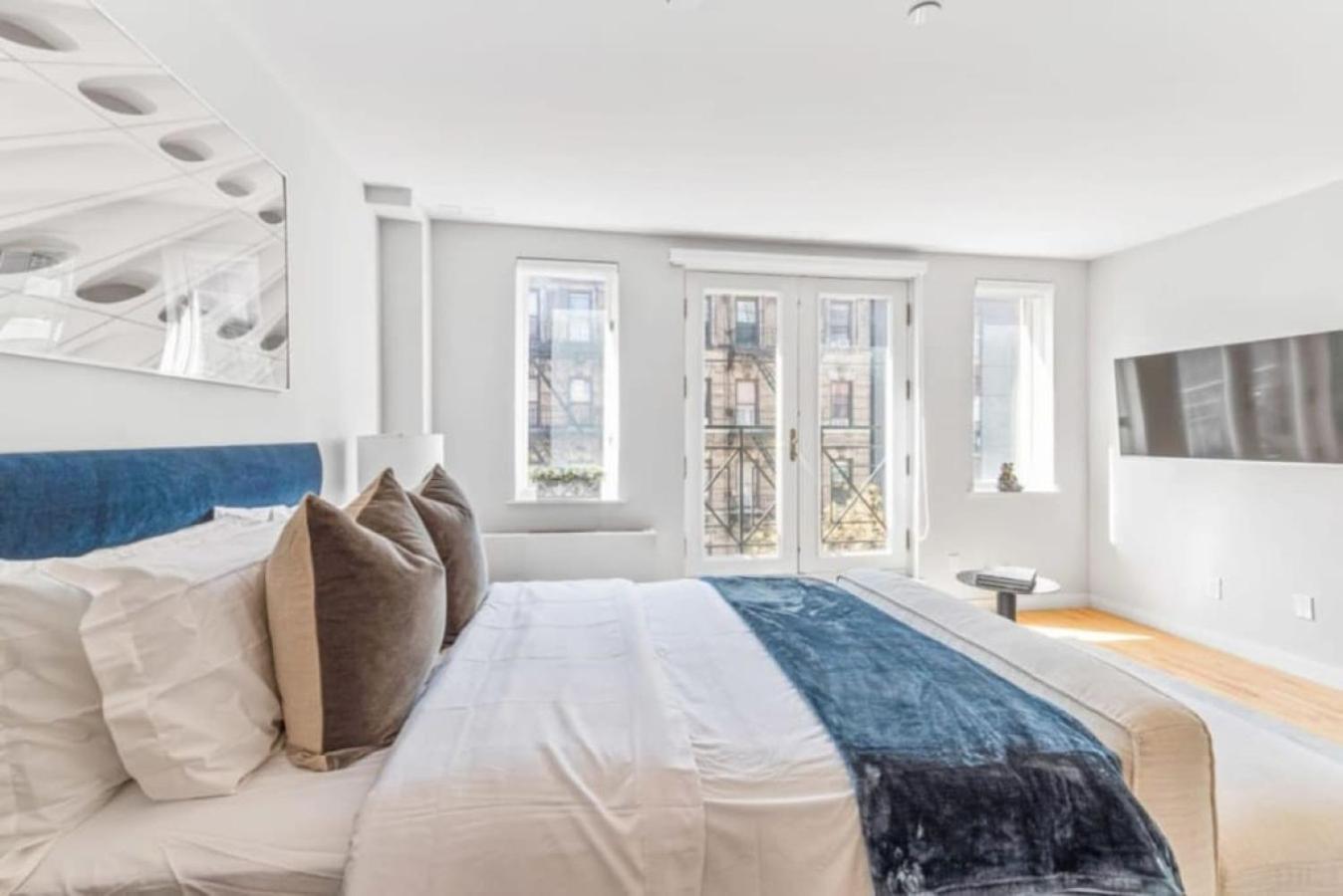 Apartmán Luxe Studio With Charming Juliet Balcony New York Exteriér fotografie